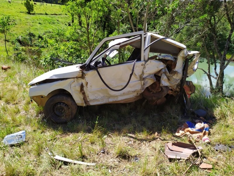 Motorista é encontrado morto em açude após carro capotar em ribanceira 