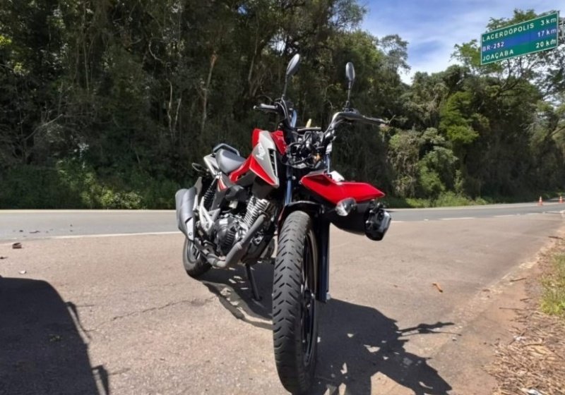 Trabalhador e motociclista ficam feridos após atropelamento na SC-150