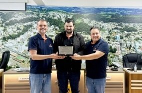 Câmara de Herval d'Oeste homenageia fundadores do Método Salus
