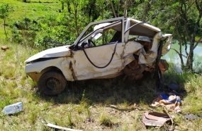 Motorista é encontrado morto em açude após carro capotar em ribanceira 