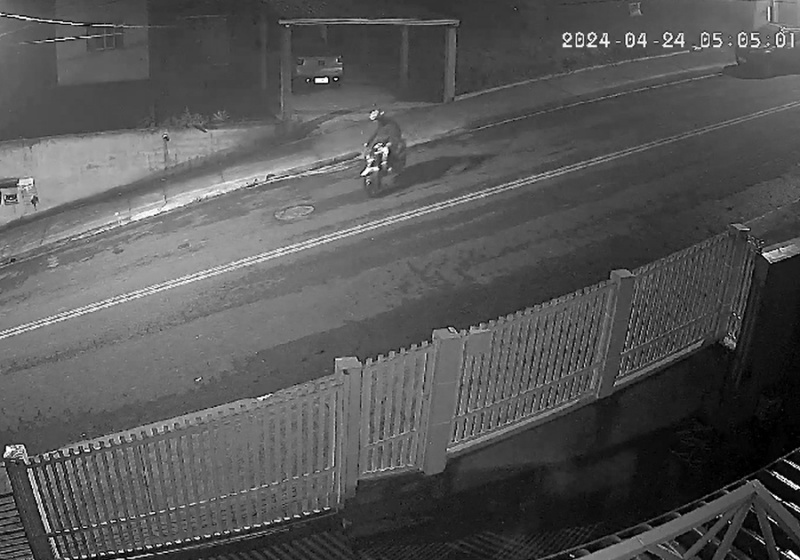 Ladrões furtam motocicleta de garagem de residência em Herval d´Oeste 