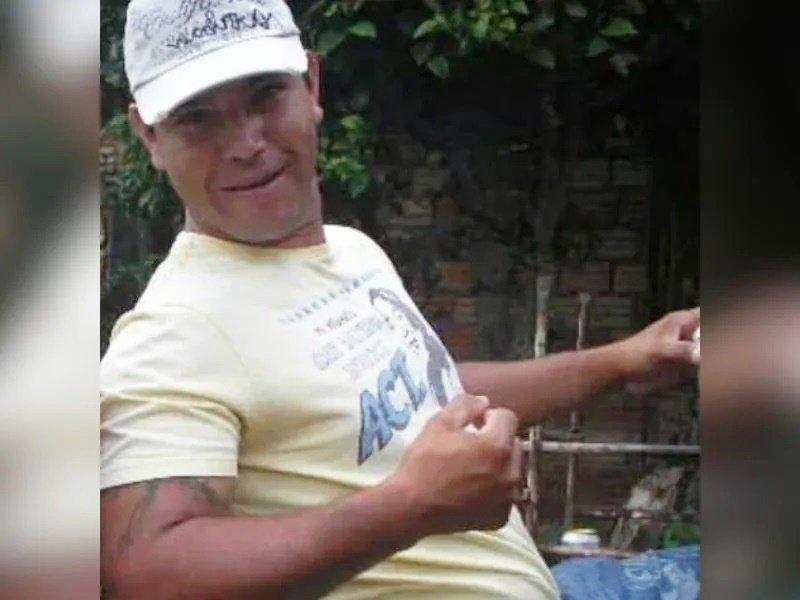 Homem morre após ser encontrado esfaqueado na rua