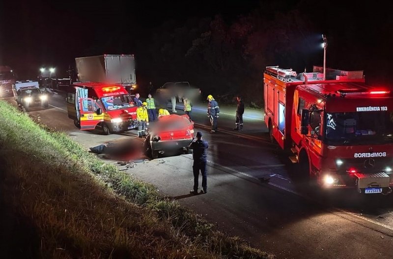 Colisão entre carro e carreta mata homem de 51 anos na BR-470
