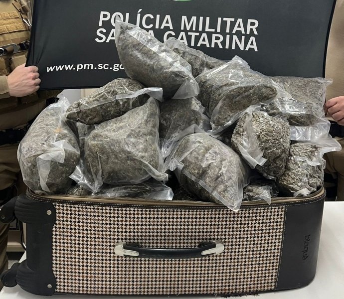 Carro com 20 kg de maconha é interceptado pela PM em Joaçaba