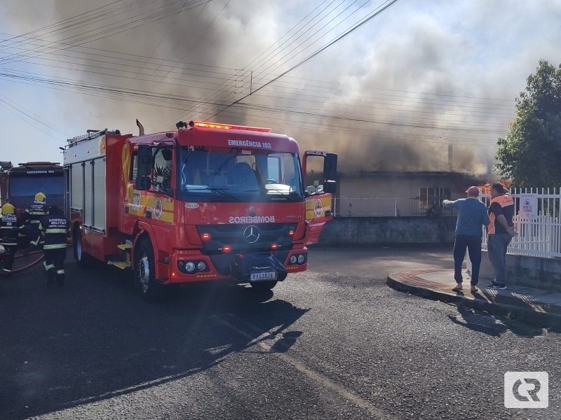Família perde tudo após casa ser destruída por incêndio em Herval d’Oeste
