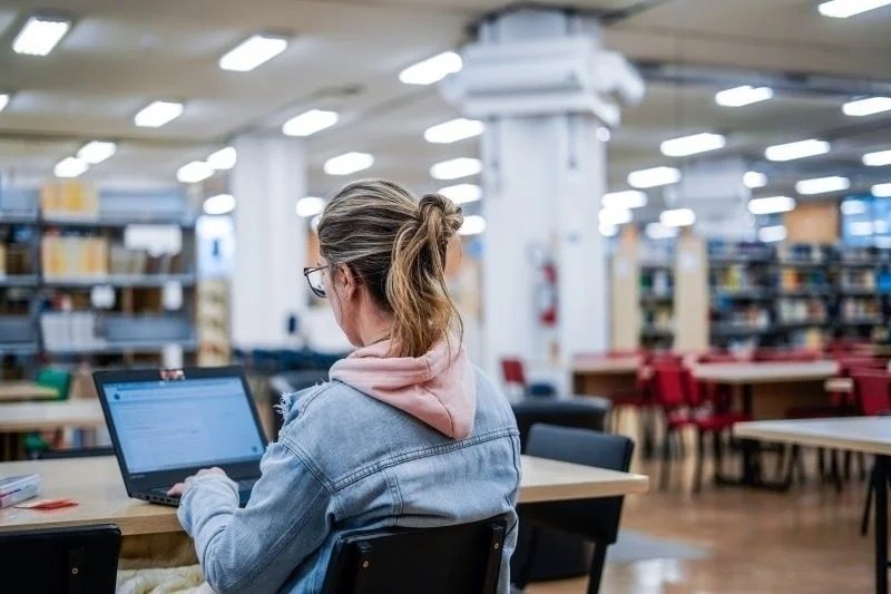 TCE aponta indícios de fraude em mais de 18 mil bolsas do Universidade Gratuita