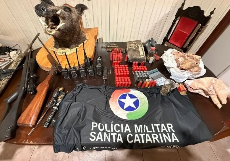 PM Ambiental apreende carne de caça e armas em operação na região