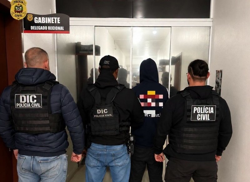 Investigado é preso com drogas dentro de armário no seu local de trabalho