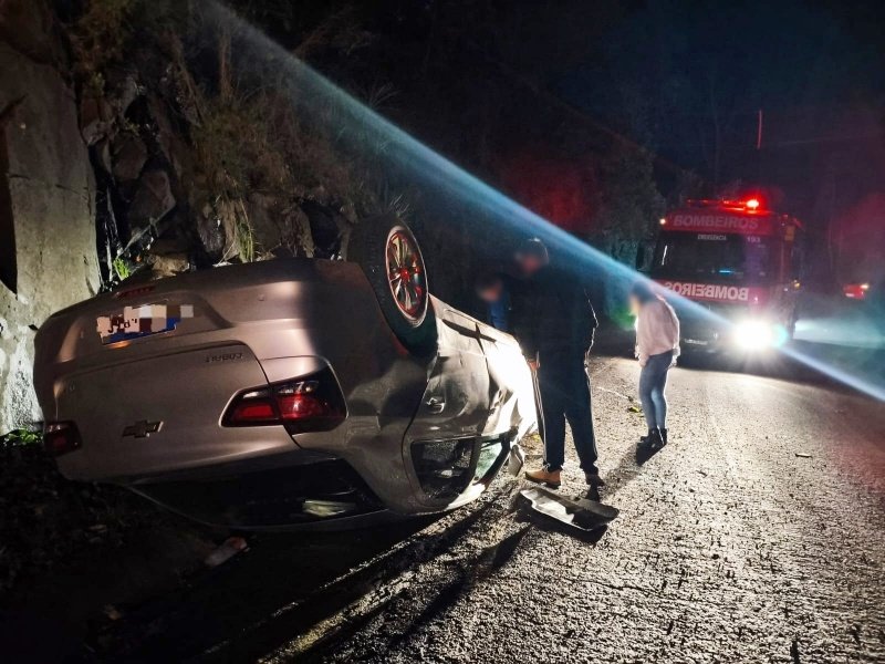 Motorista embriagado agride bombeiro após acidente na SC-390