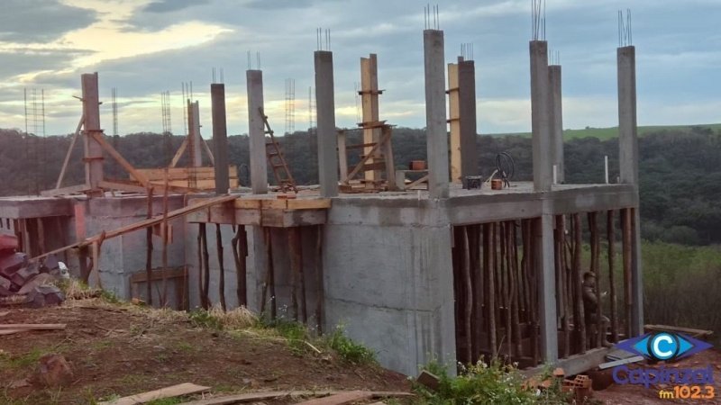 Pedreiro morre após cair de obra de aproximadamente cinco metros