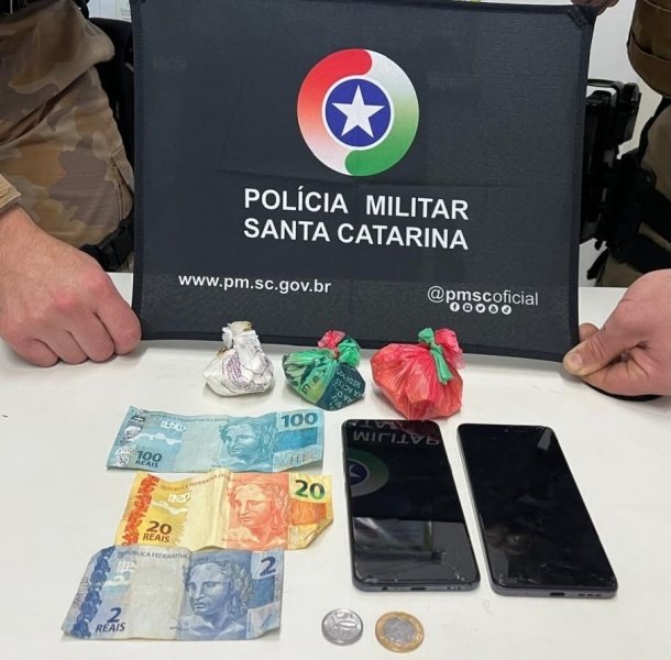 Dupla é presa com drogas durante abordagem policial em Herval d´Oeste