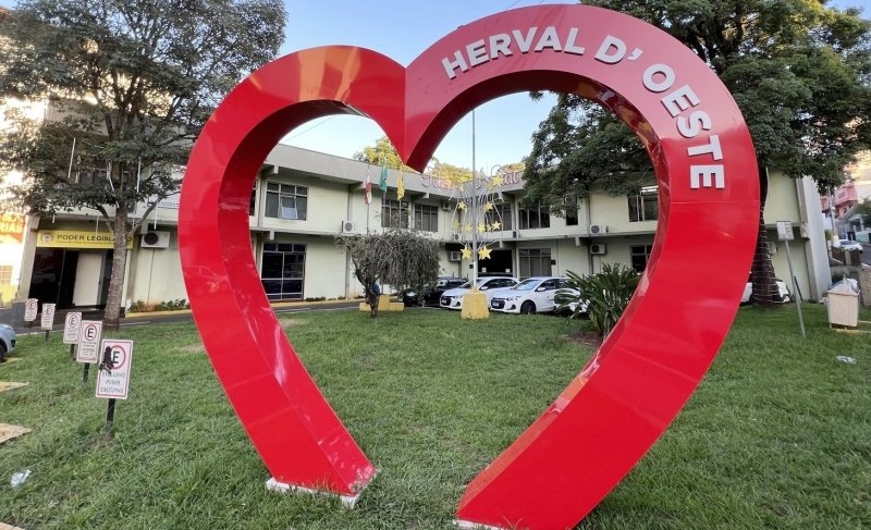 Prefeitura de Herval d'Oeste exonera servidora investigada por fraude em Luzerna
