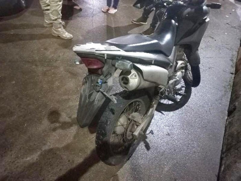Motociclista é preso após atropelar adolescente e fugir sem prestar socorro 