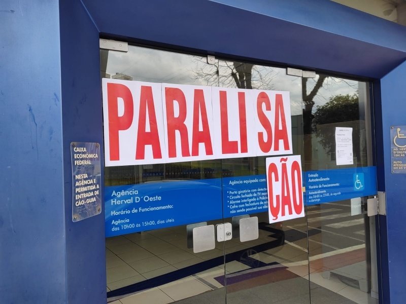 Bancários cruzam os braços nesta quinta-feira por reajuste salarial e melhores condições