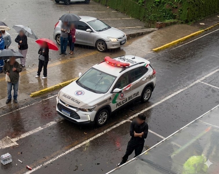 PM intervém para impedir recolhimento de produtos afetados por alagamento