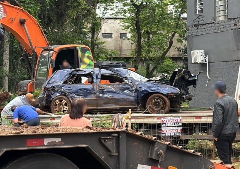 Localizado carro que caiu no rio após ser arrastado por correnteza em Joaçaba