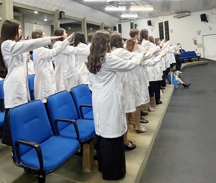 Cerimônia do Jaleco marca o início da trajetória da 46ª turma de Medicina da Unoesc