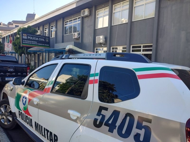 Homem é preso após ser acusado de tocar em seios de adolescente em Joaçaba