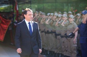 Novo governador promete combate à corrupção, eficiência e transparência
