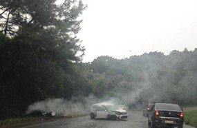 Motorista foge após colisão que deixou dois feridos na BR-282