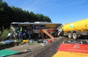 Colisão deixa quatro mortos e vários feridos na BR-470