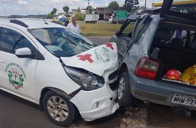 Colisão entre veículos deixa feridos no trevo de Catanduvas