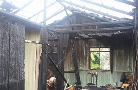 Incêndio destrói casa no interior de Treze Tílias