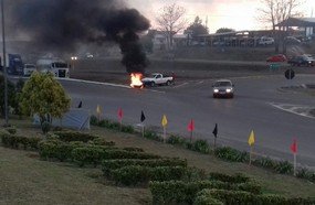 Caminhoneiros bloqueiam BR-282, em Catanduvas