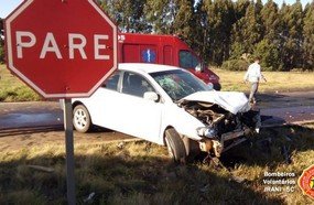 Colisão no trevão de Irani deixa mulher ferida