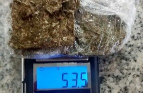 Casal é detido em ponto de ônibus com droga na Av. Caetano Branco