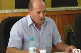 Prefeito nega ser sócio da empresa de água e diz que notícia tem cunho político