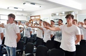 Jovens recebem certificados de dispensa do Serviço Militar