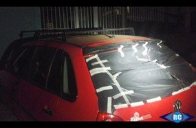Carro com vidro quebrado é apreendido após perturbação