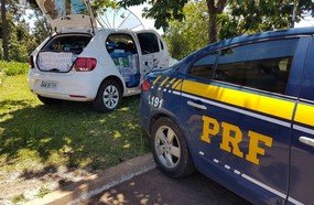 PRF apreende carga de cigarros contrabandeados em carro roubado