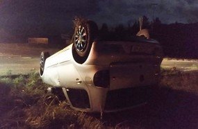 Veículo capota após colisão no Trevão de Irani