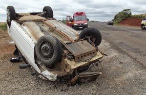 Motorista capota veículo na SC-135 em Campos Novos