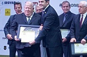 Onseg Vigilância recebe prêmio por mais de 35 anos de atividades