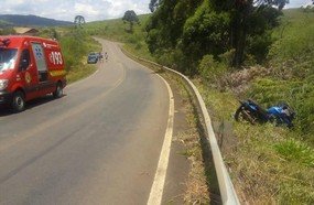 Jovem fica ferido após sofrer queda de motocicleta