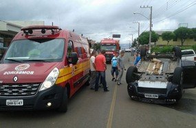 Duster capota após ser atingida por Monza em Campos Novos