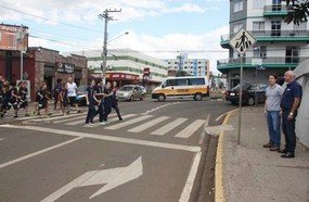 Vereadores pedem faixa elevada e semáforo próximo ao Cert