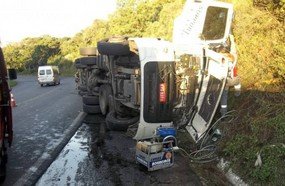 Motorista morre após tombar caminhão em Água Doce