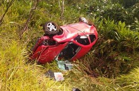 Mulher capota veículo na SC-135 em Piratuba