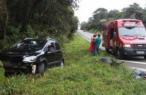 Duas pessoas feridas em saída de pista com veículo de Herval