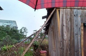 Família de Herval teve casa danificada pelo último temporal