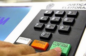 Câmara aprova adiamento das eleições para novembro