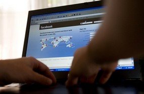 Mulher perde dinheiro no golpe do empréstimo pelo Facebook