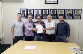 Herval d´Oeste recebe recursos para a Rua Leoberto Leal