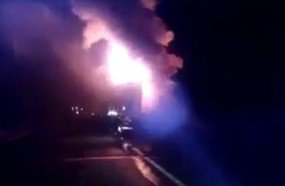 Incêndio destrói carreta na BR 153