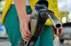 Gasolina vendida nas refinarias está mais barata a partir desta quinta