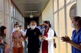 Paciente recebe alta após seis meses internado por causa da Covid